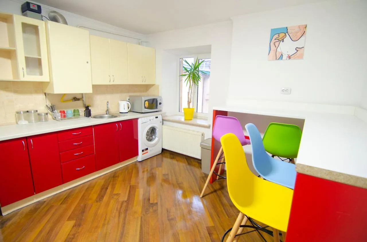 Pop Art Hostel Rynok Sq Lviv 0*,